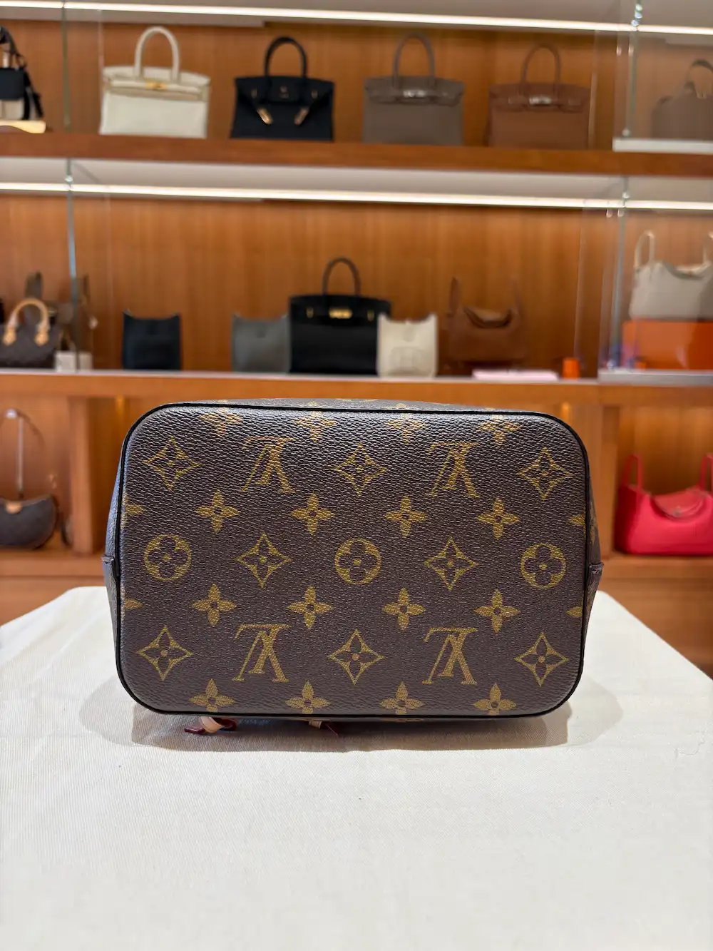 【氣質穿搭首選】LV Néonoé BB Mini 迷你老花水桶包｜經典Monogram＋粉嫩皮飾｜實用輕巧人氣王